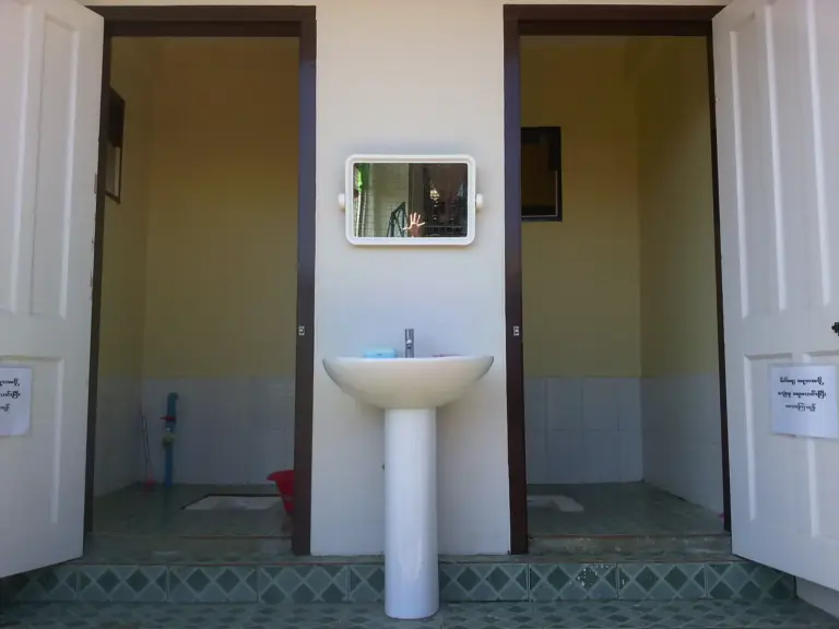 Toiletten-Eingang