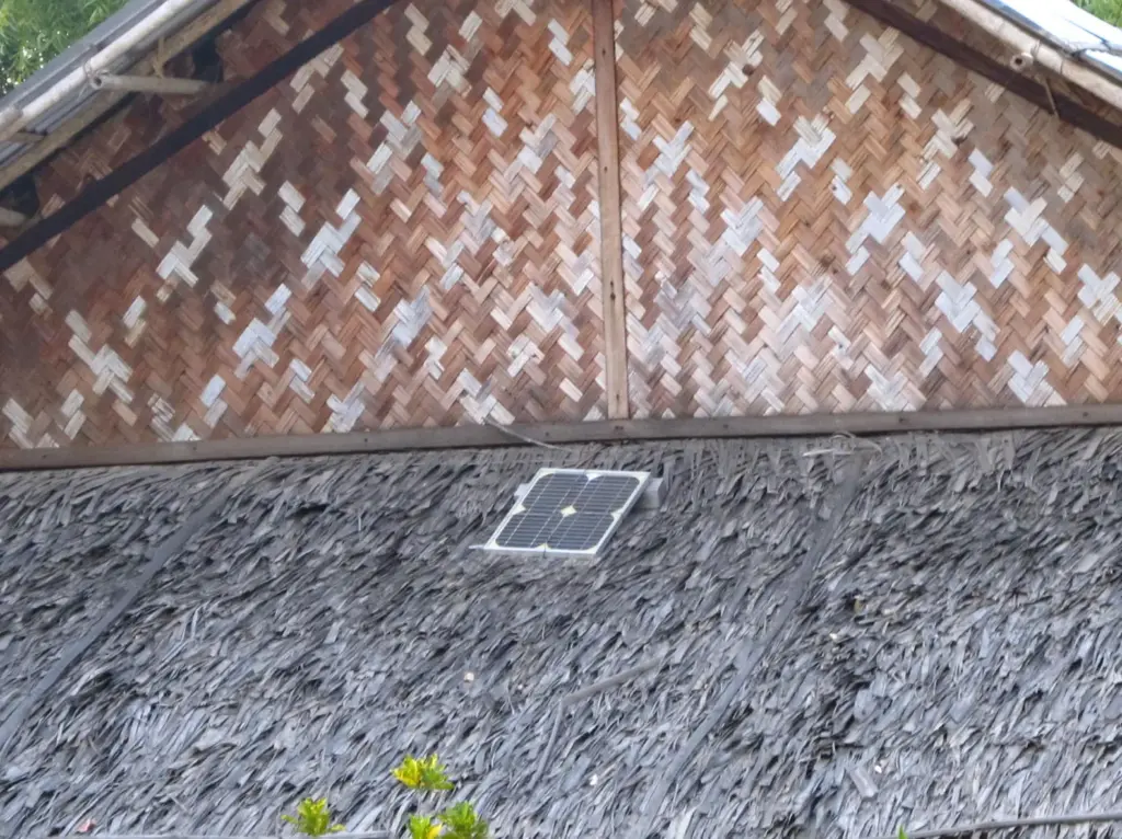 Diese Huette wurde mit einem Solarmodul für Licht ausgestattet
