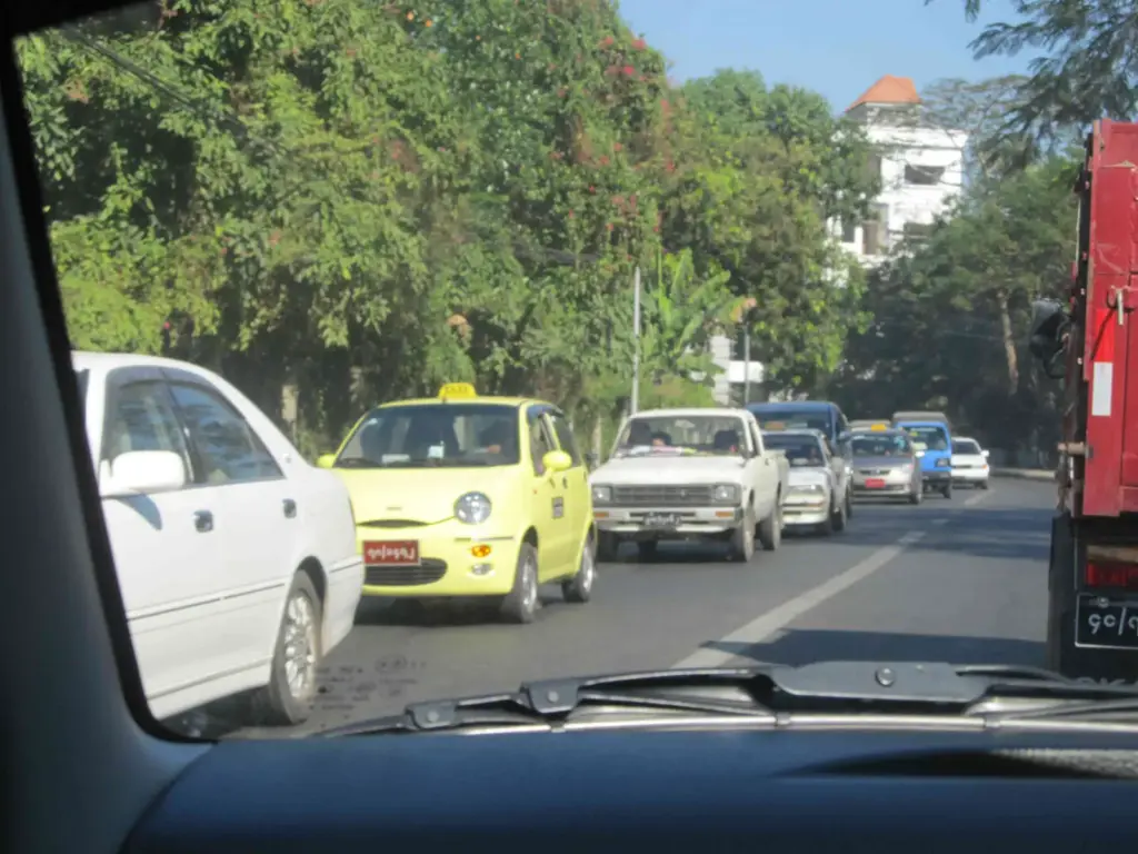 das Land und das Bild von Birmas Straßen ändern sich zusehends